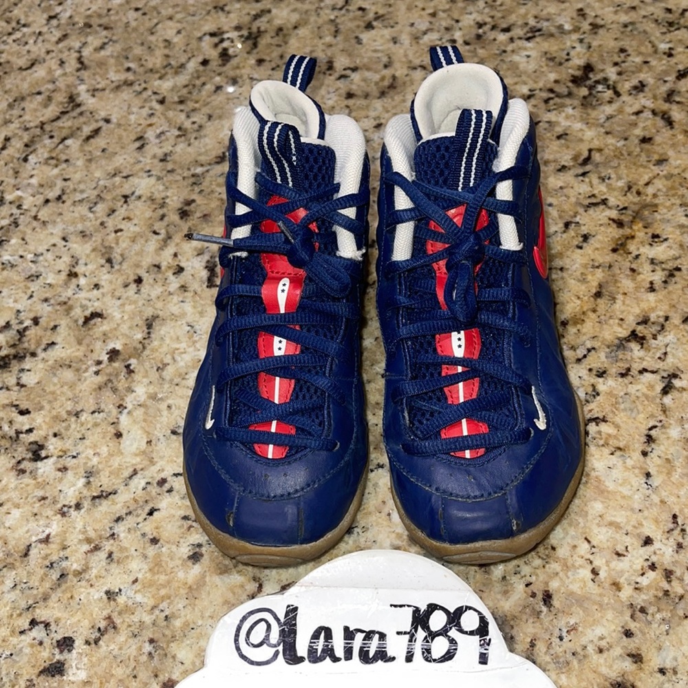 Nike little posite